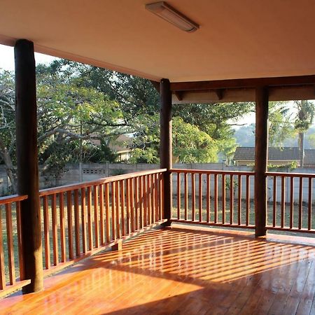 Laudin'S View Hotel Umtentweni ภายนอก รูปภาพ