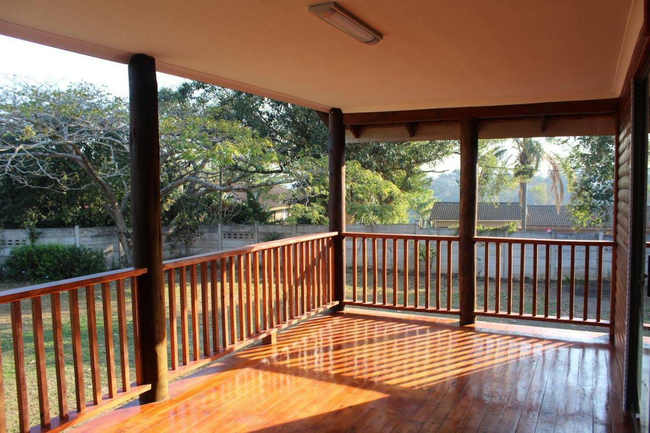 Laudin'S View Hotel Umtentweni ภายนอก รูปภาพ